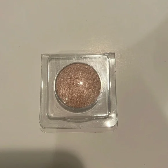 Ciate London Glow-To Highlighter Compact Highlighting Powder in Moondust Mini - Picture 3 of 8